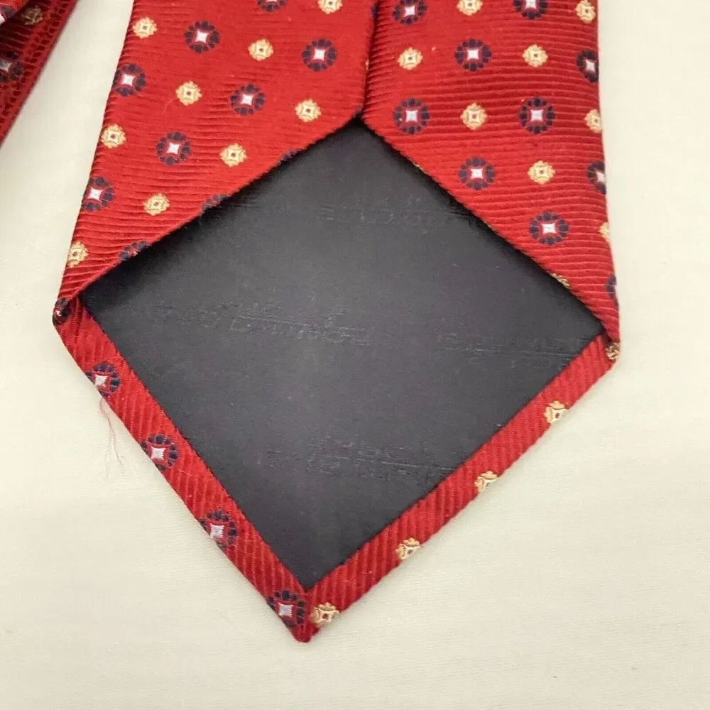 #5557 Roundtree & Yorke Red Dotted Necktie, Tie 59 x 4